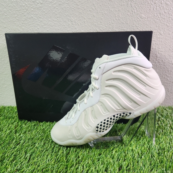 Nike Little Posite One GS Triple White Sneakers 7Y /Women's 8.5 HQ1959-100